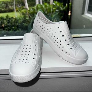 Native Shoes Jefferson Shell White/Shell White Size 34EU or 2 US